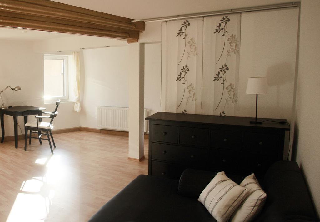 3 Seiten Ferienwohnung Jena Rum bild