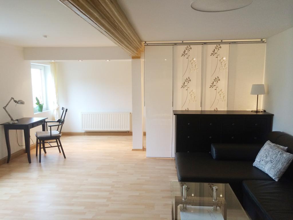 3 Seiten Ferienwohnung Jena Rum bild