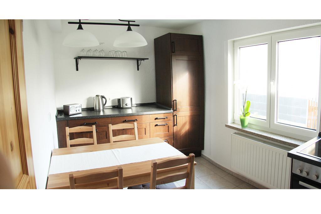 3 Seiten Ferienwohnung Jena Rum bild