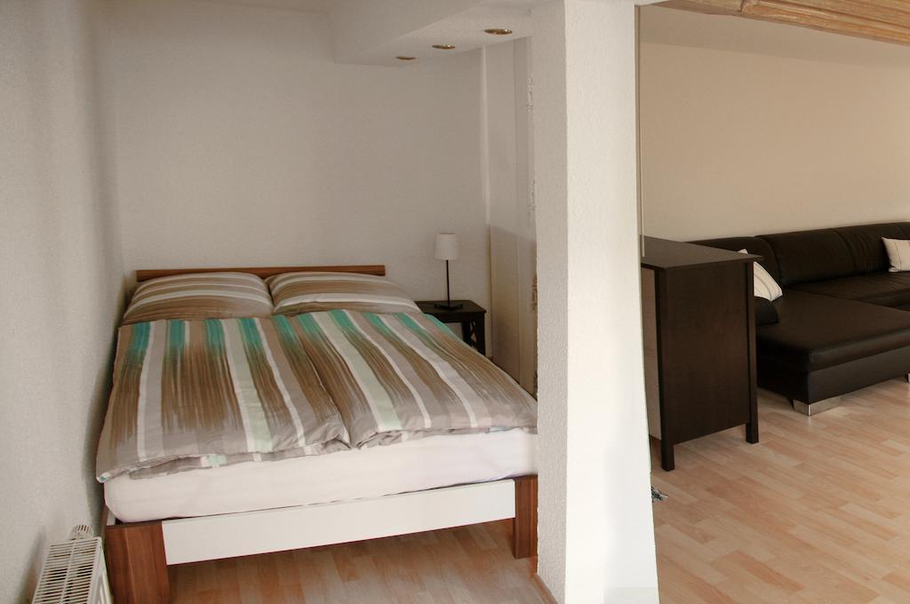 3 Seiten Ferienwohnung Jena Rum bild